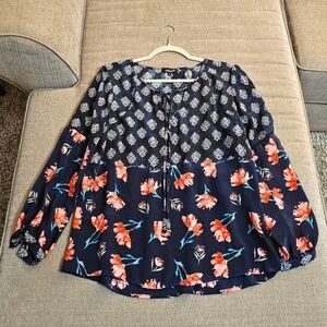 Tolani Silk Floral Boho Light Casual Navy Top Blouse Size Medium